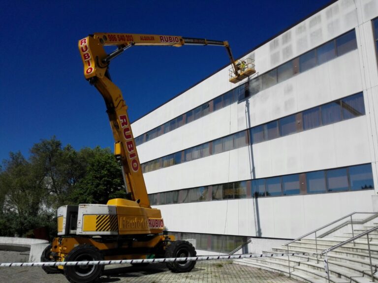 Universidad Vigo Rehabilitación De Fachada Posterior Ventilada En Aluminio